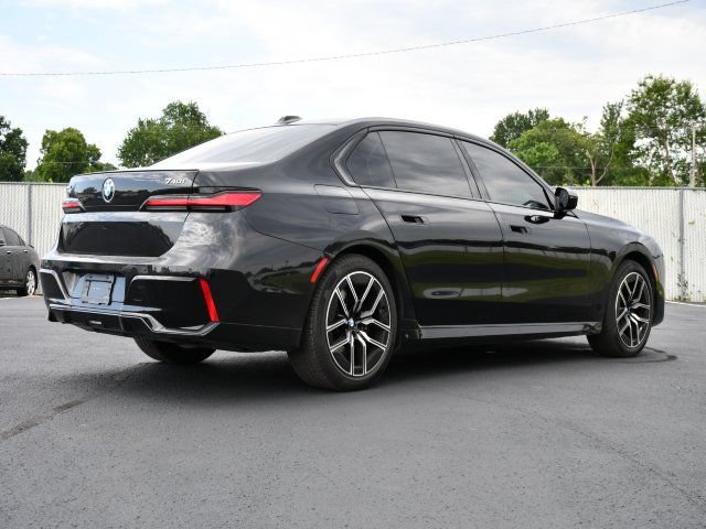 Used 2025 BMW 740i xDrive w/ Executive Package AWD/4WD image 7