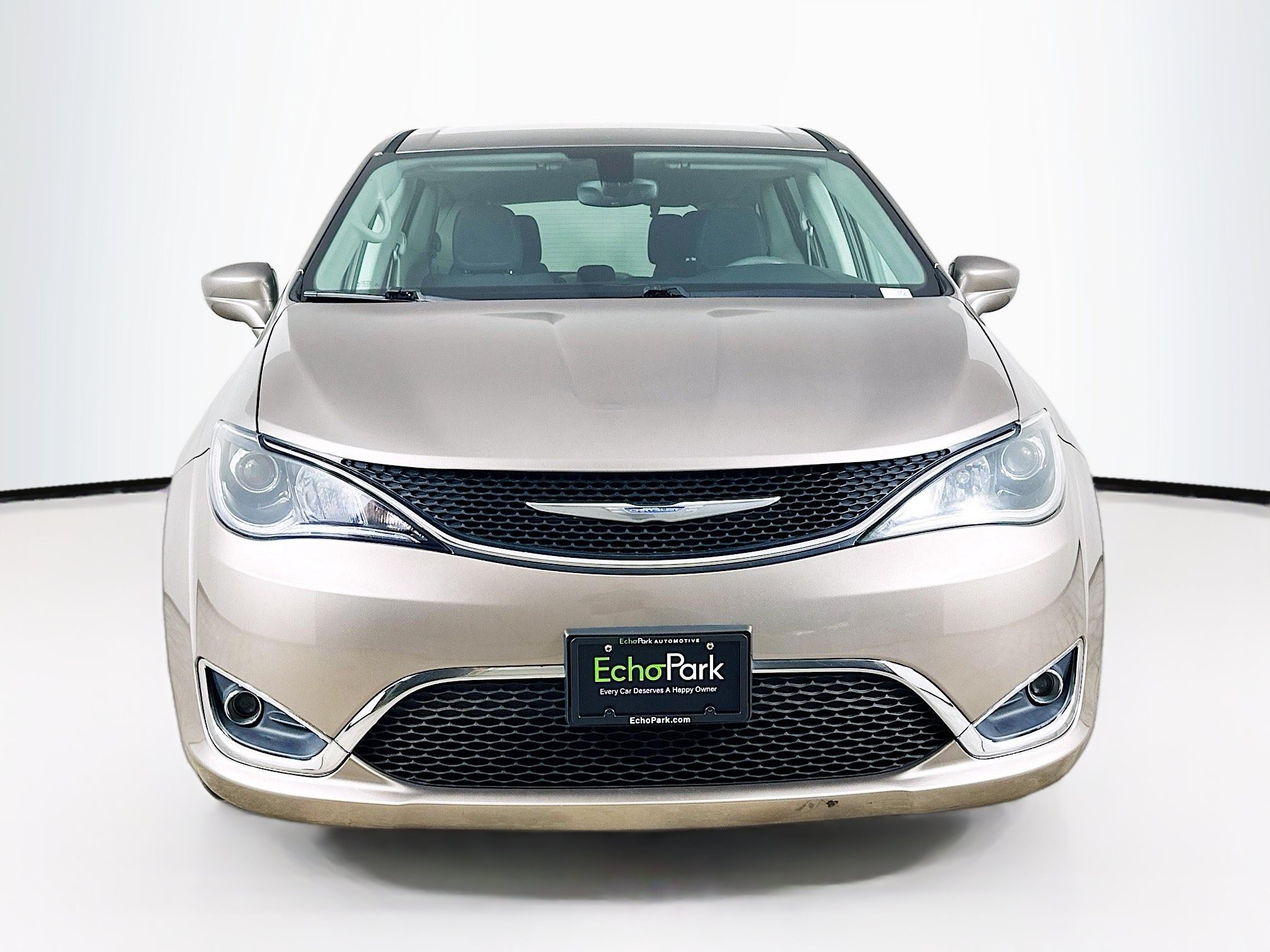 Used 2018 Chrysler Pacifica Touring Plus w/ Tire & Wheel Group FWD image 2