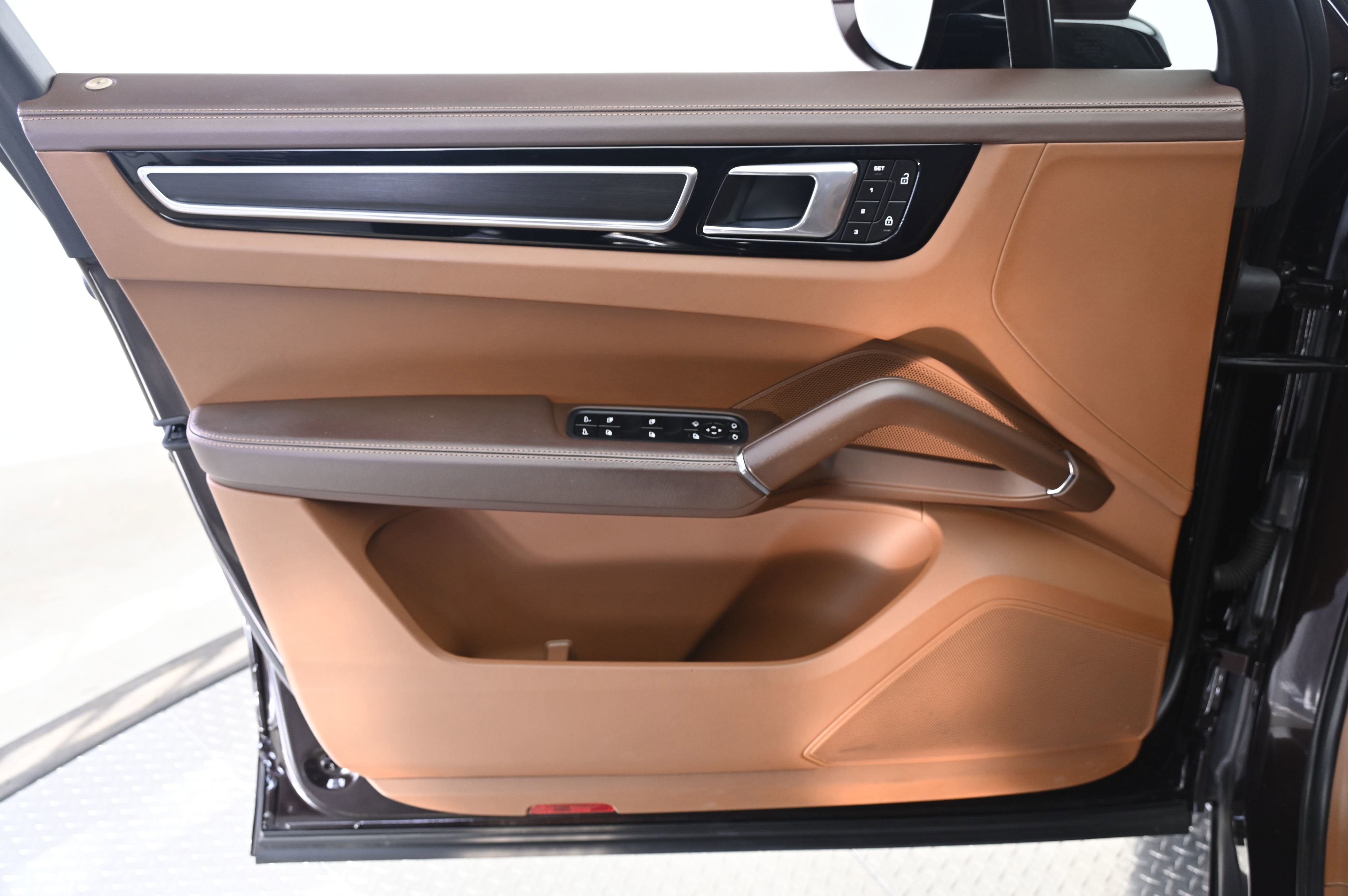 Used 2022 Porsche Cayenne GTS image 26