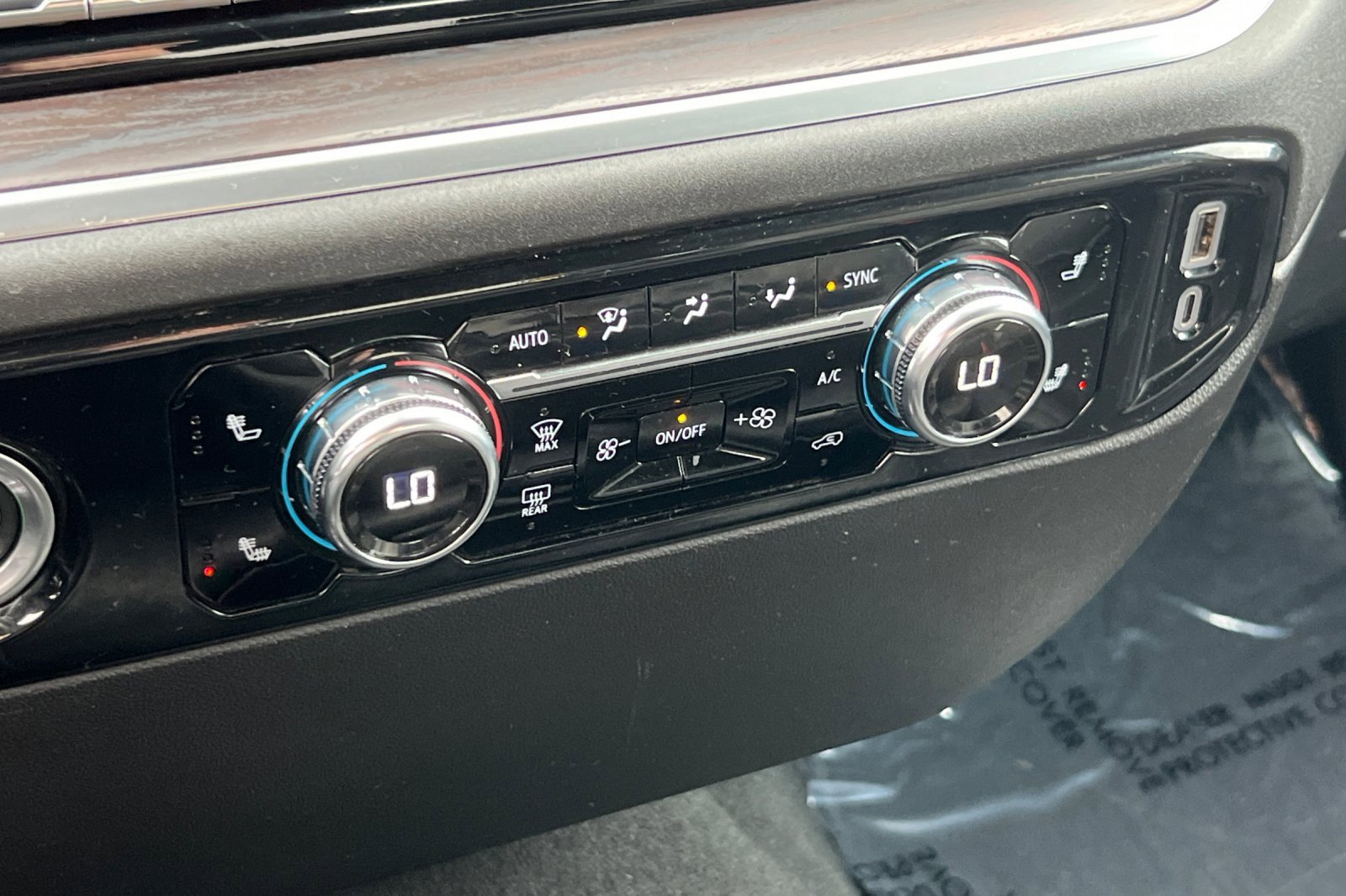 Used 2024 GMC Sierra 1500 SLT image 16