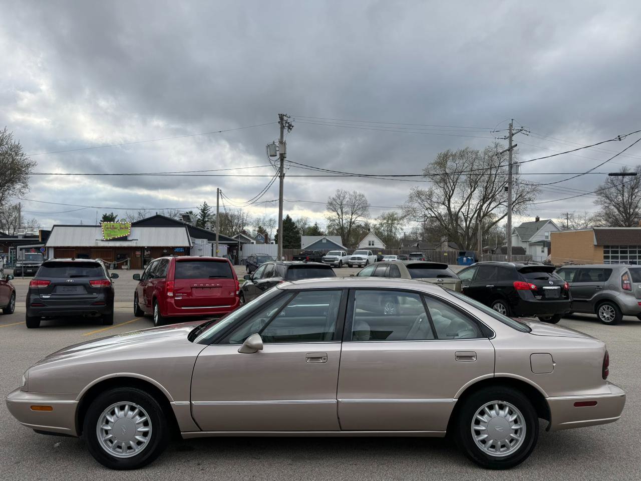 Used 1999 Oldsmobile 88 image 2