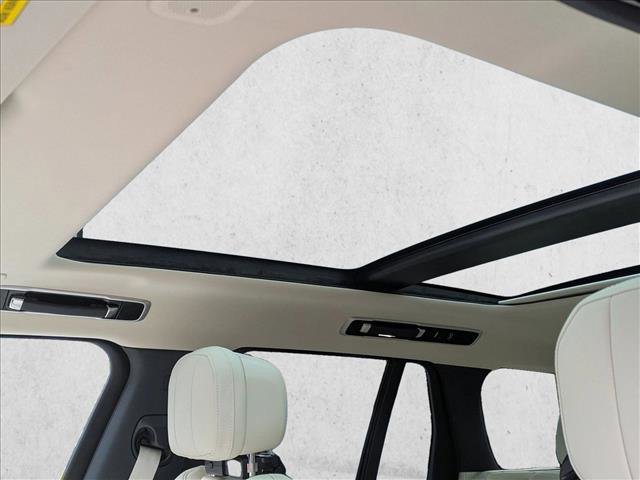 New 2026 Land Rover Range Rover SE image 14