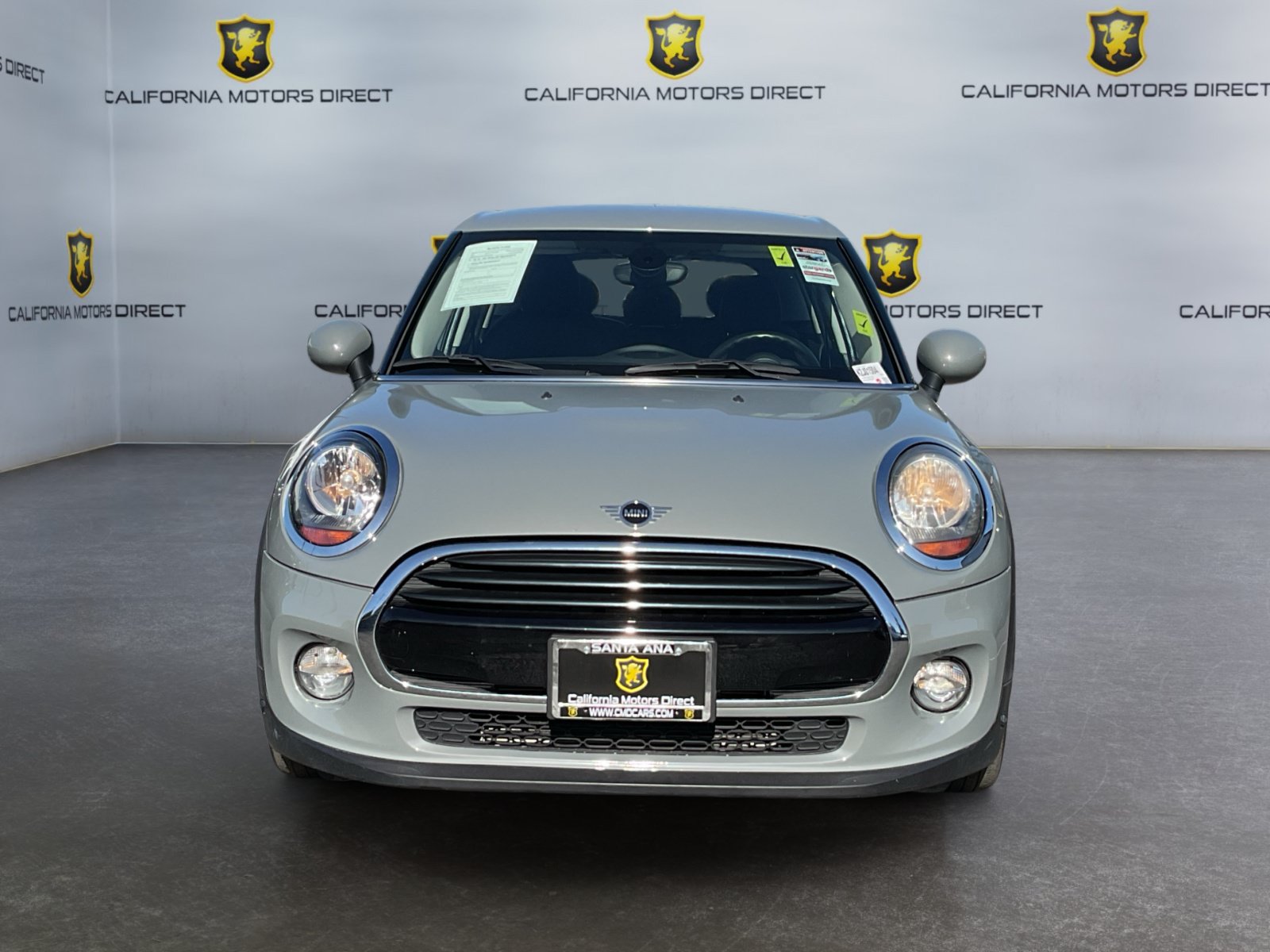 Used 2019 MINI Cooper 4-Door Hardtop w/ Storage Package FWD image 2