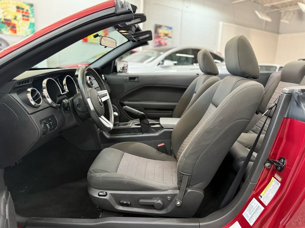 Used 2005 Ford Mustang GT RWD image 16