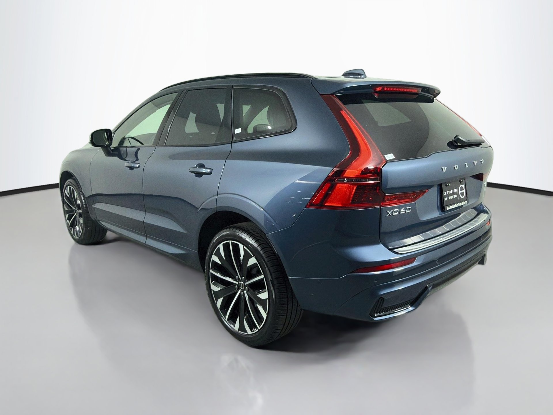 Certified 2026 Volvo XC60 B5 Ultra AWD/4WD image 8
