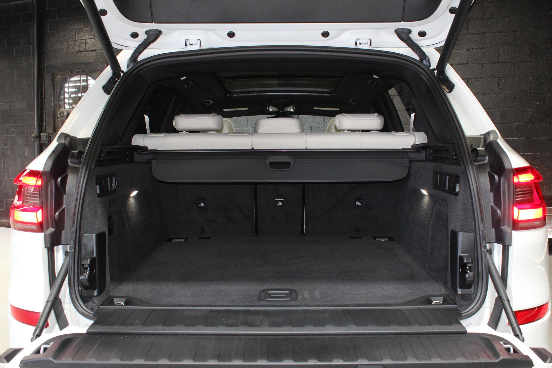 Used 2021 BMW X5 sDrive40i w/ M Sport Package image 67