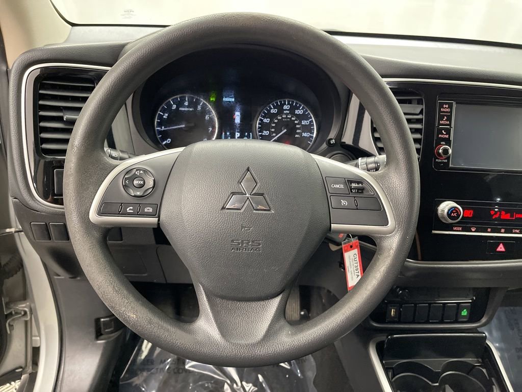 Used 2020 Mitsubishi Outlander ES image 6