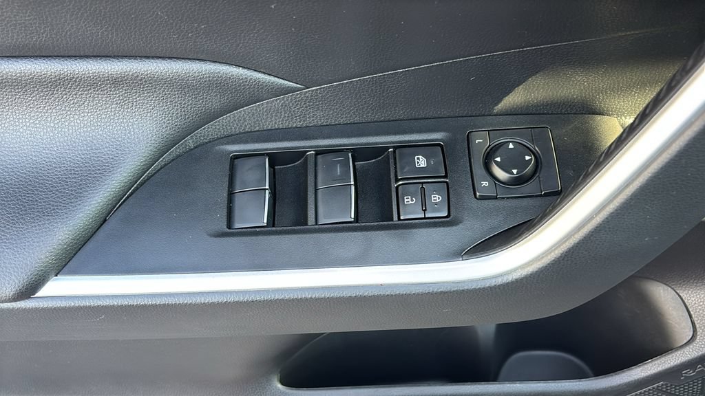 Used 2021 Toyota RAV4 XLE Premium FWD image 12