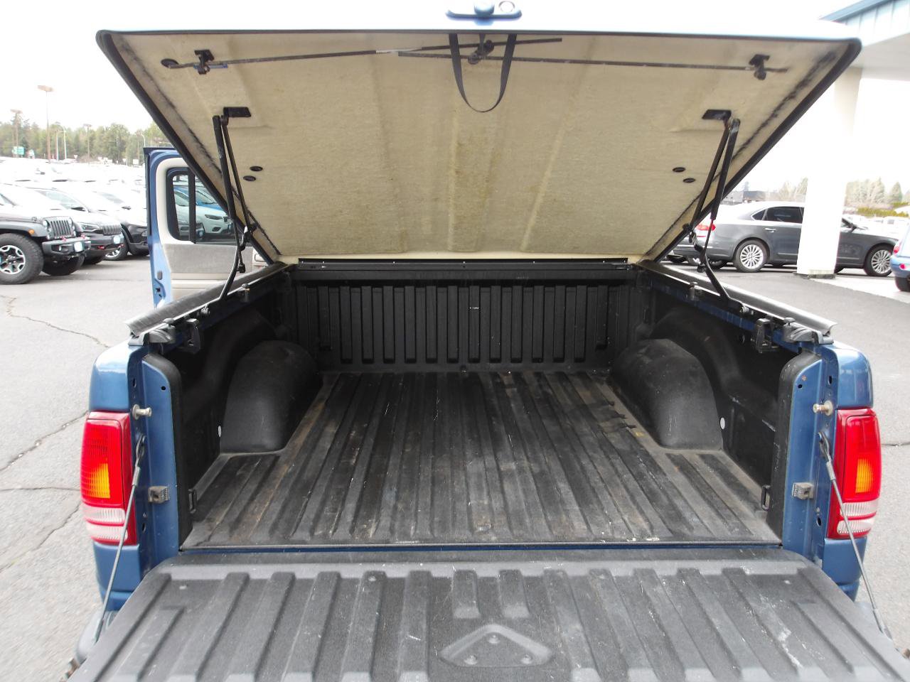 Used 2004 Dodge Dakota Sport w/ Deluxe Convenience Group AWD/4WD image 11