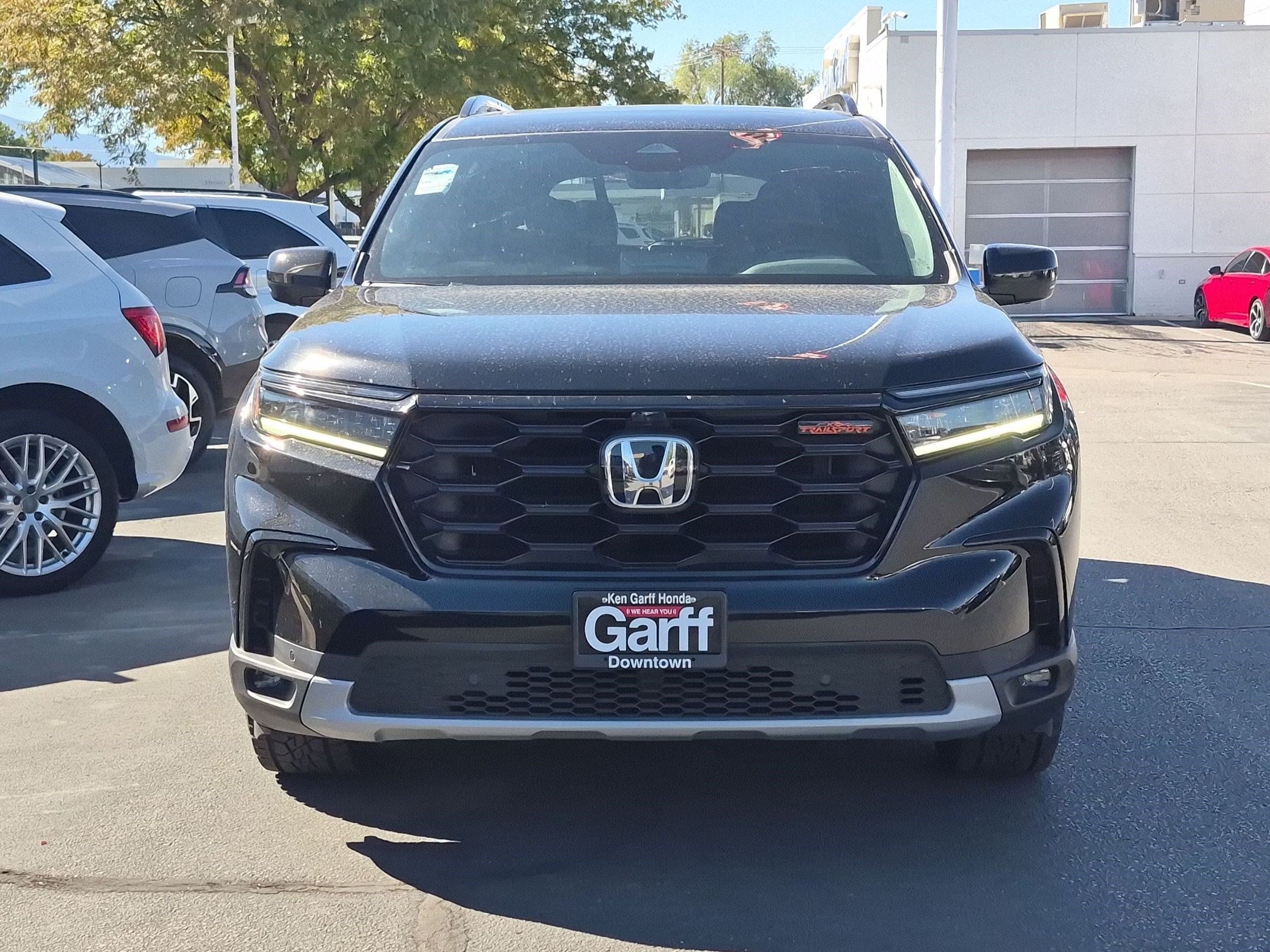 Used 2025 Honda Pilot TrailSport image 11