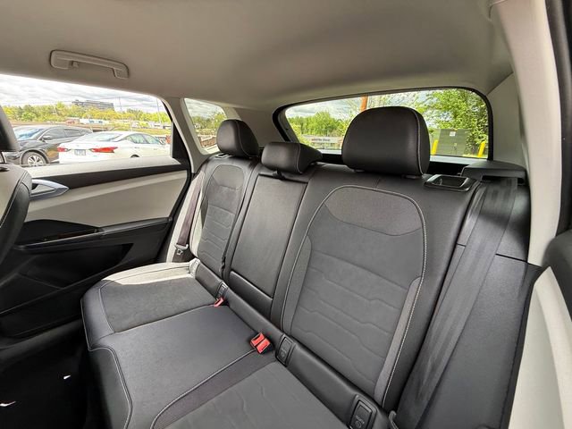 Used 2025 Volkswagen Taos SE AWD/4WD image 25