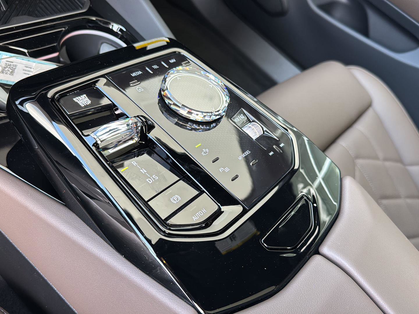 New 2026 BMW 550e xDrive w/ Executive Package image 25