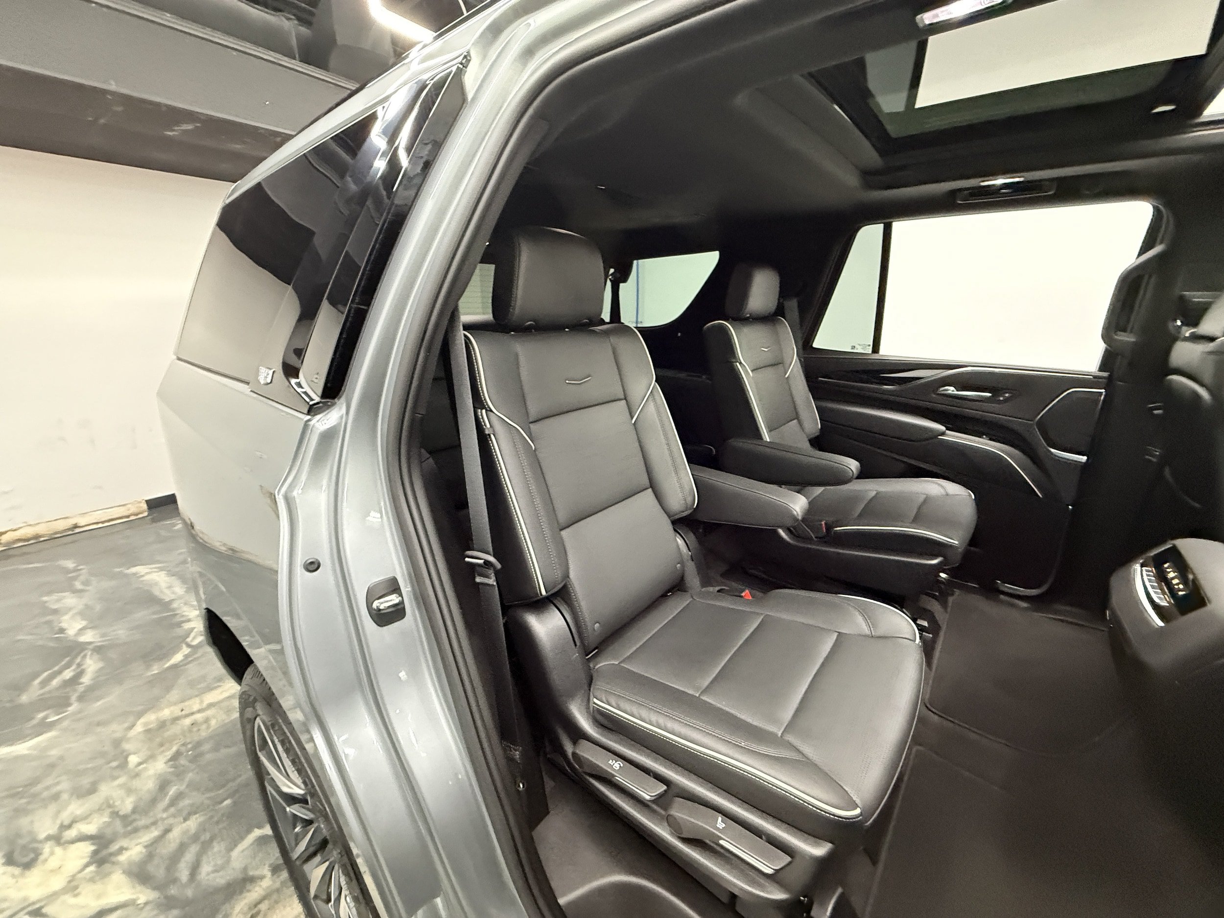 Used 2023 Cadillac Escalade Sport w/ LPO, ONYX Package AWD/4WD image 25
