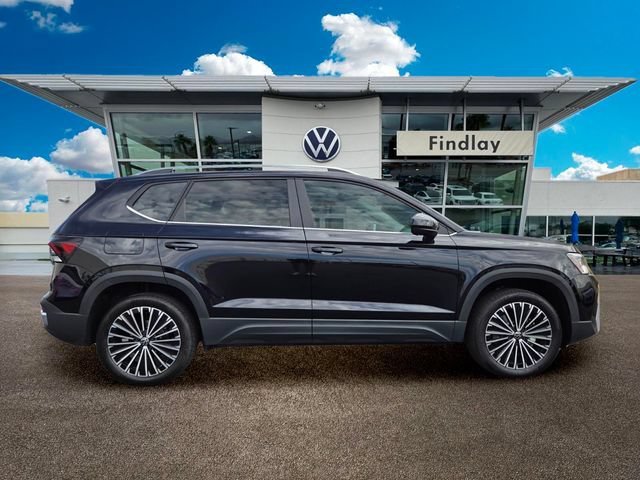 Certified 2025 Volkswagen Taos SE FWD image 8