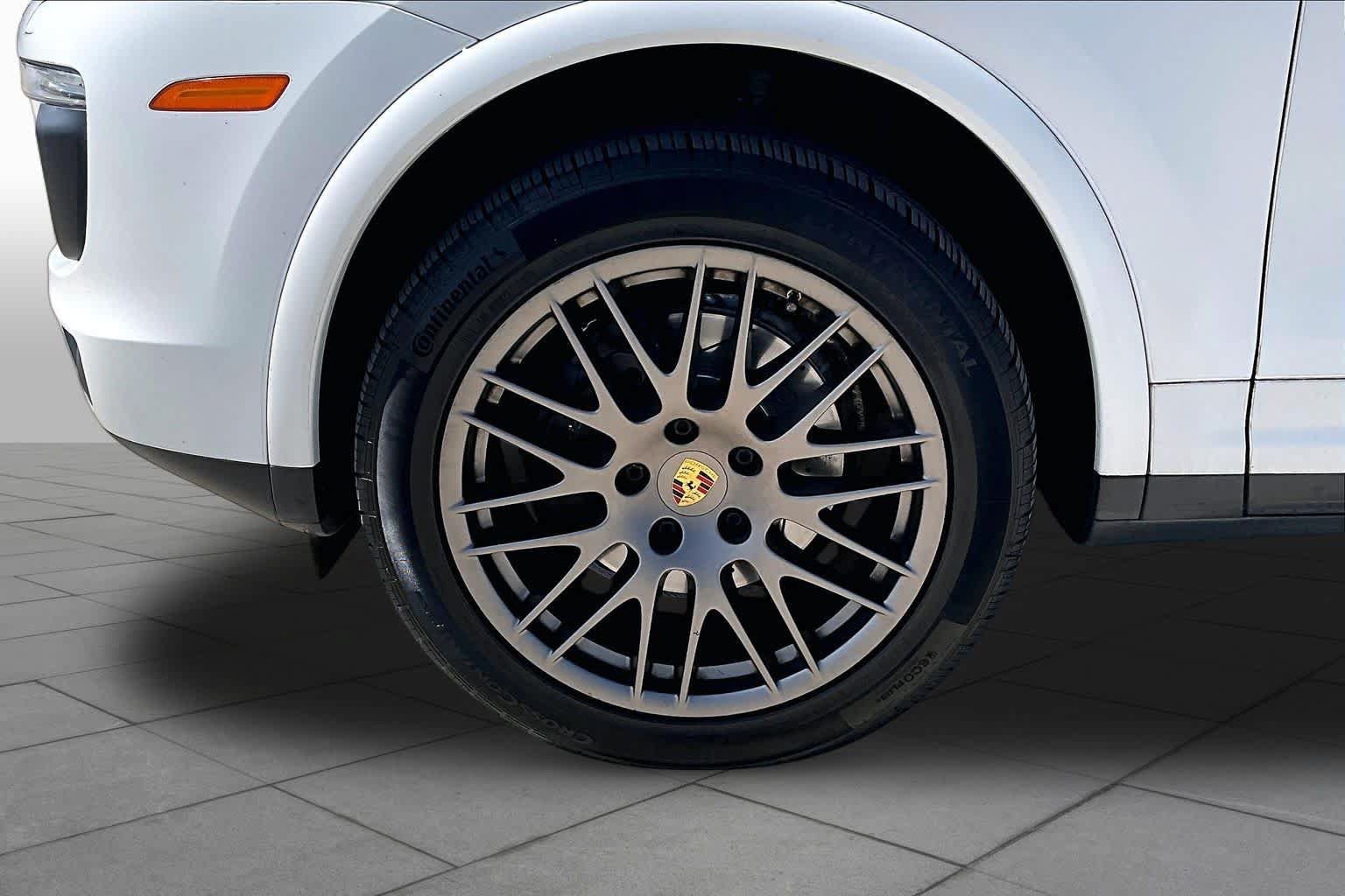 Used 2017 Porsche Cayenne Platinum Edition AWD/4WD image 10