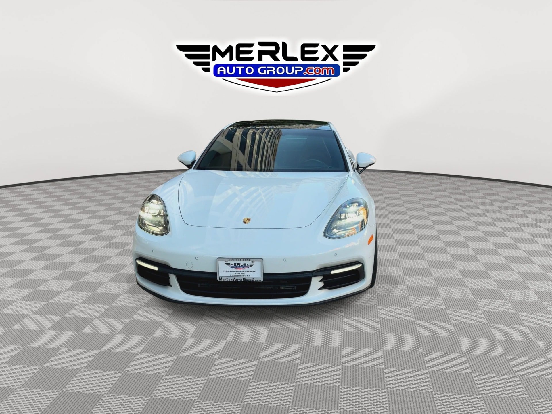 Used 2018 Porsche Panamera RWD image 3