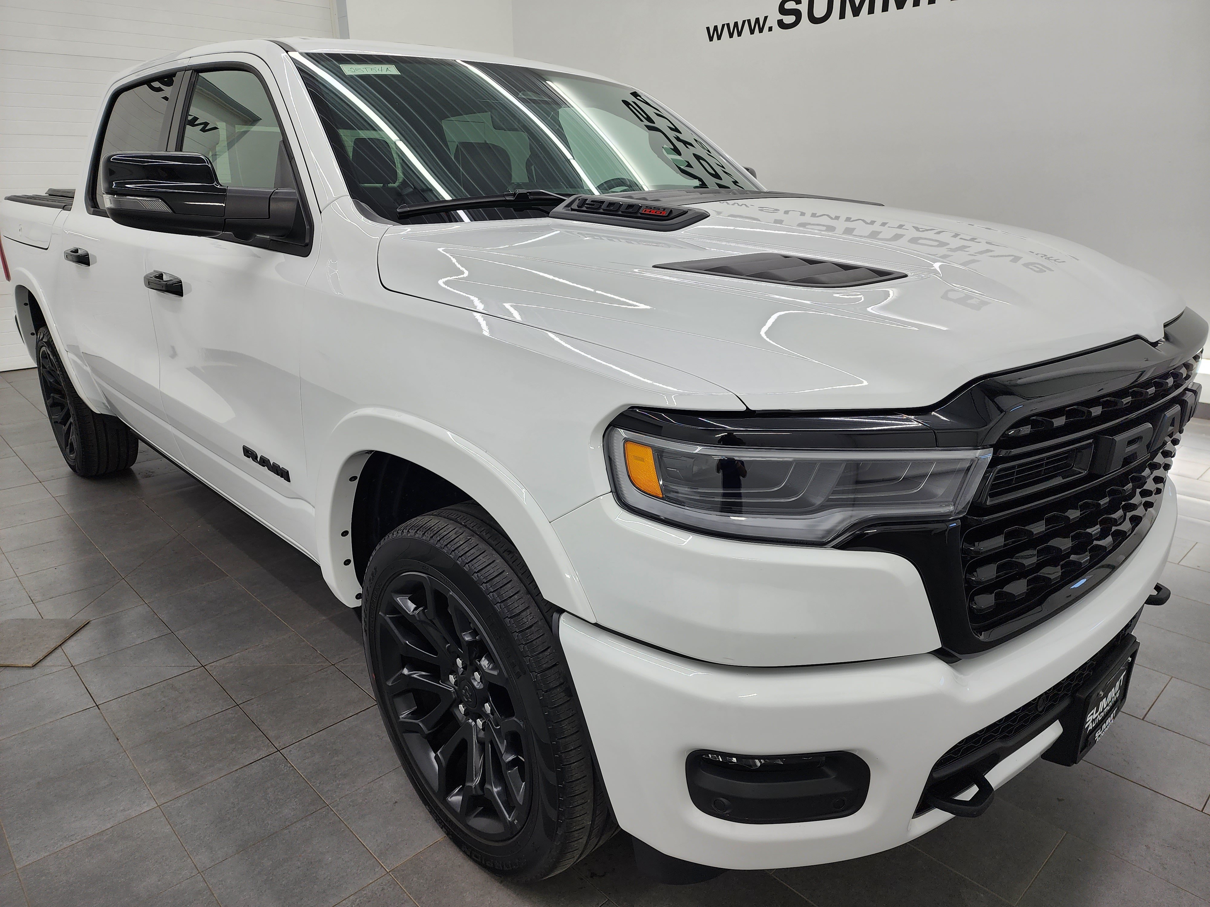 Used 2025 RAM 1500 Limited AWD/4WD image 2