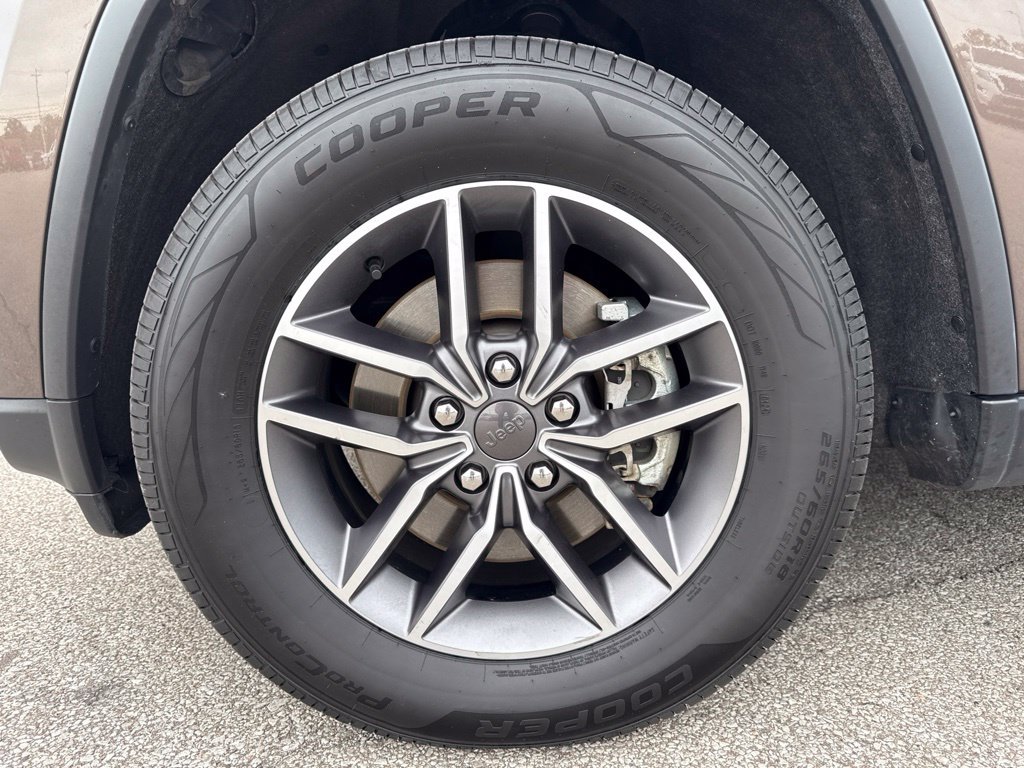 Used 2021 Jeep Grand Cherokee Limited AWD/4WD image 12