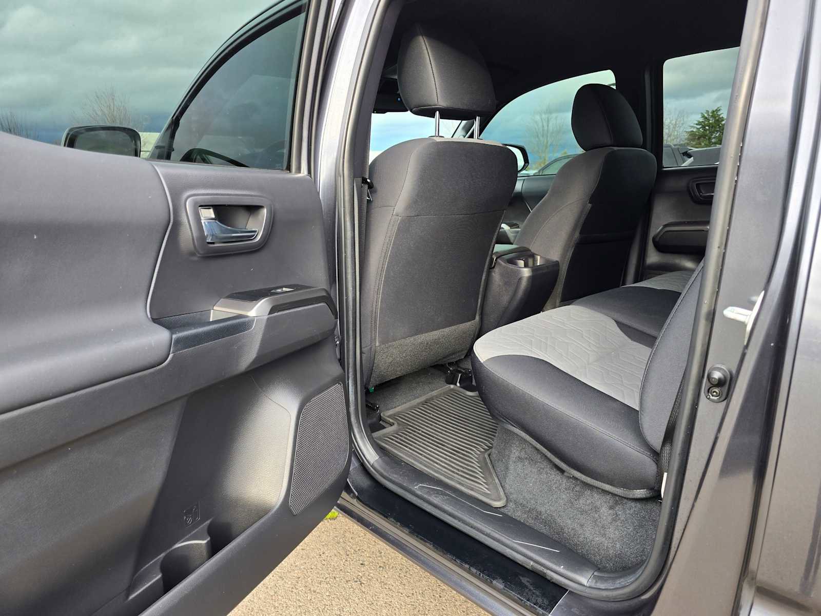 Used 2022 Toyota Tacoma TRD Off-Road image 21