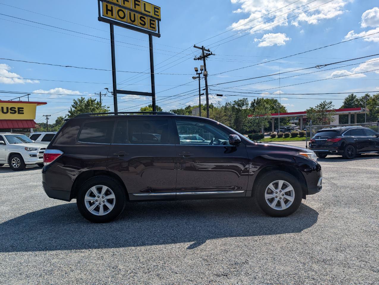 Used 2012 Toyota Highlander SE w/ Tow Pkg FWD image 5