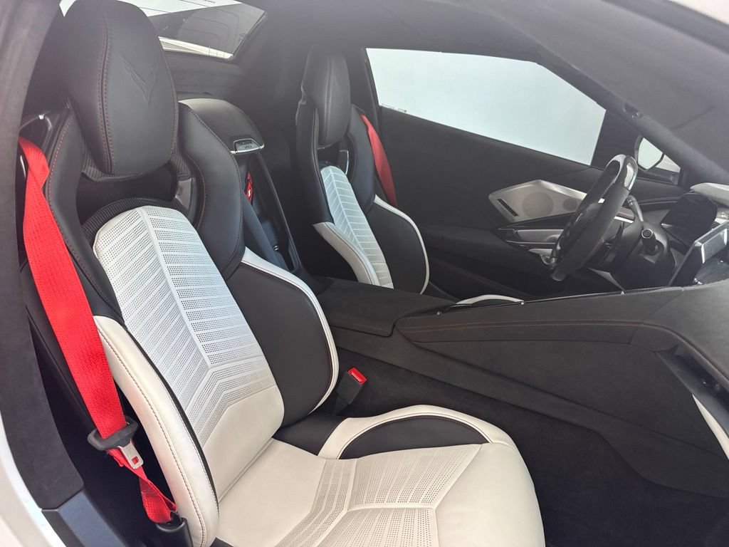 Used 2023 Chevrolet Corvette Z06 RWD image 9