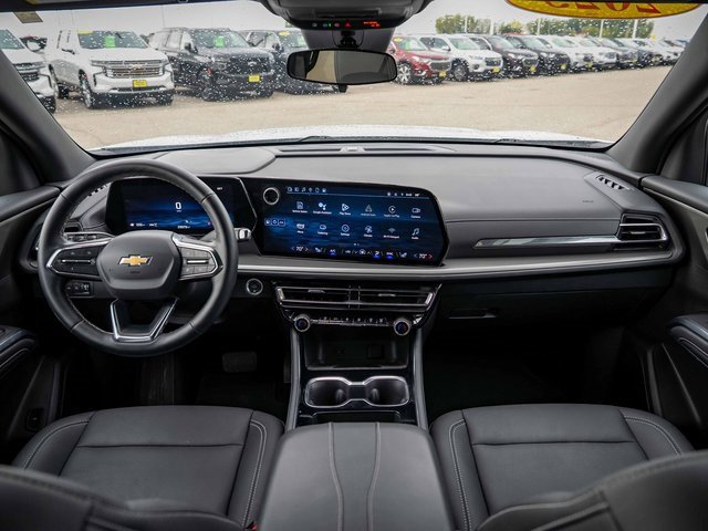 Used 2025 Chevrolet Traverse LT image 24