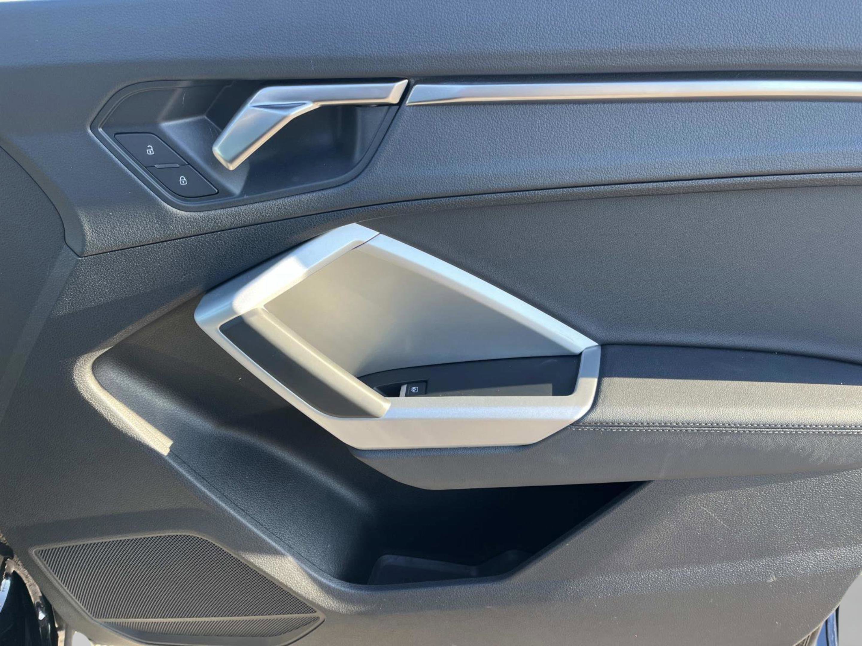 Used 2025 Audi Q3 2.0T Premium image 25