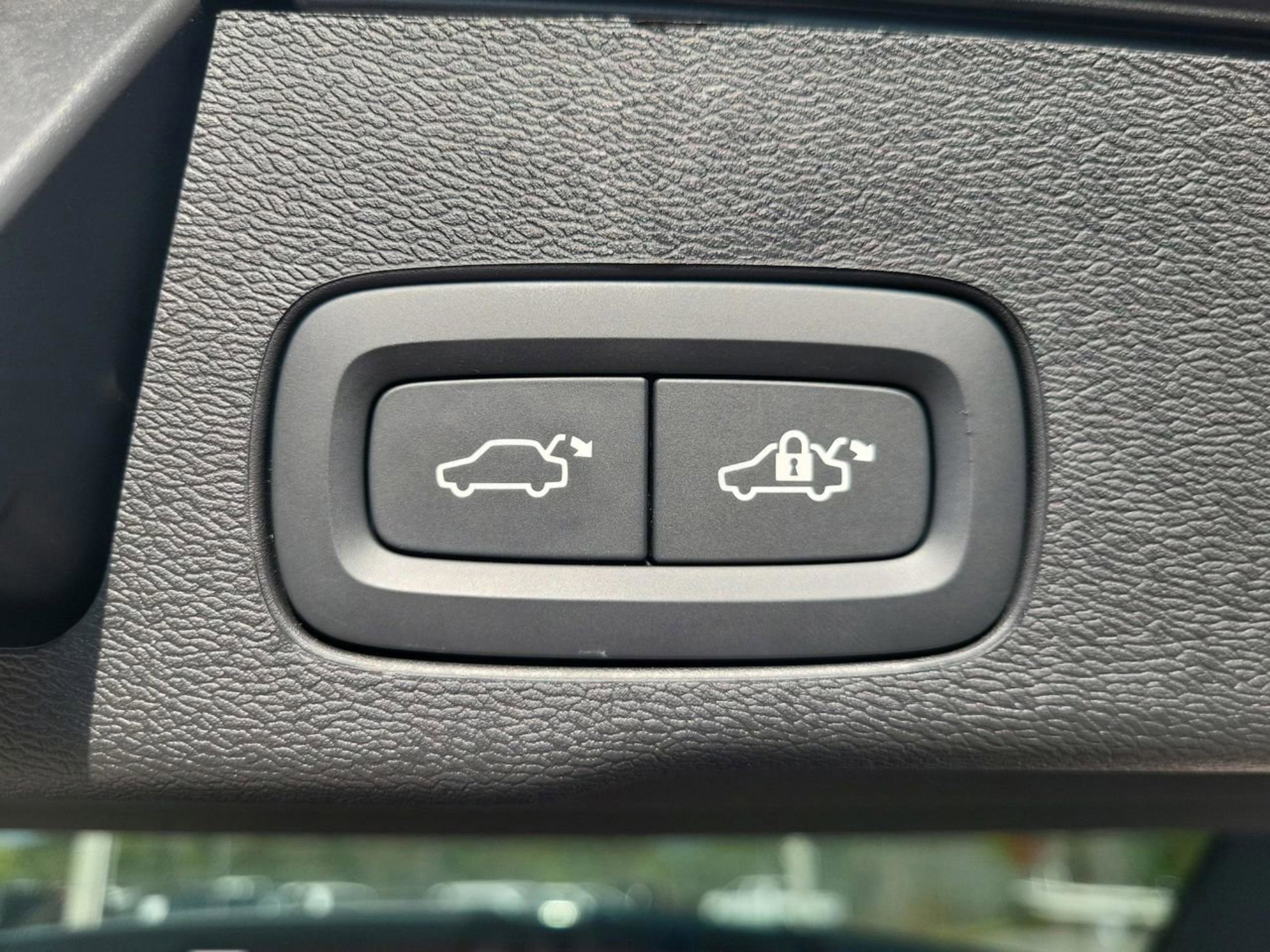 Used 2024 Volvo XC60 T8 Polestar w/ Protection Package Premier image 8