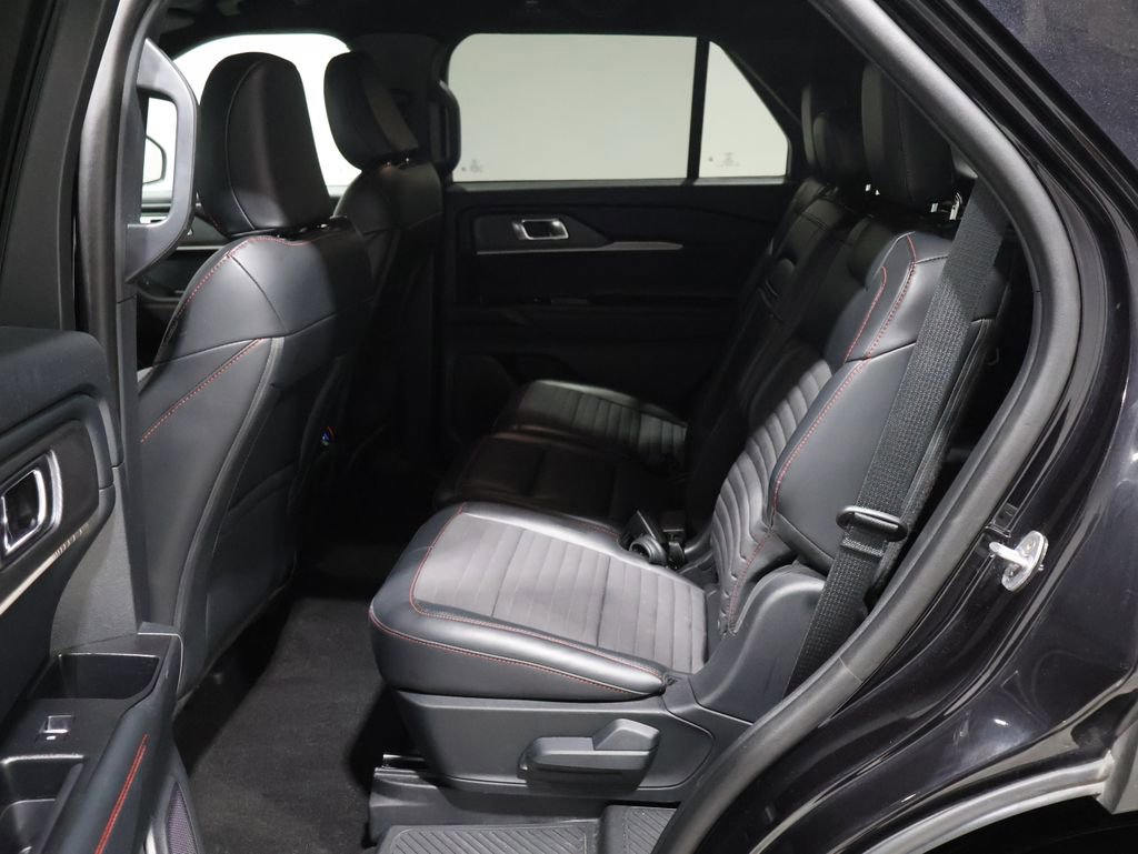 Used 2025 Ford Explorer ST-Line w/ ST-Line Street Pack image 18