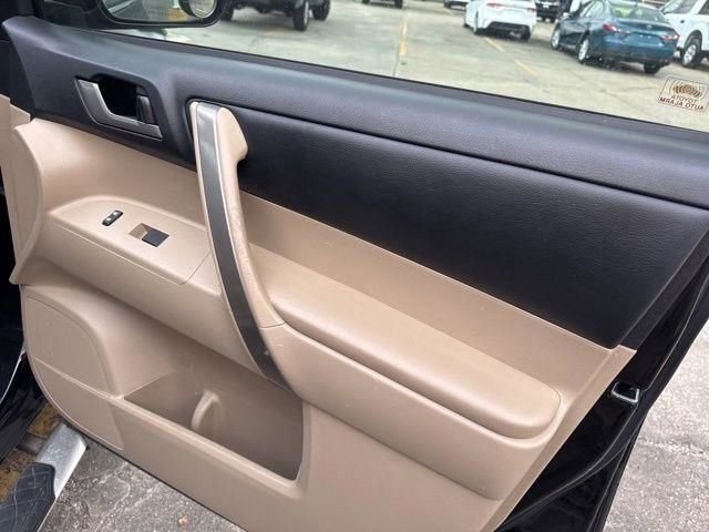 Used 2013 Toyota Highlander SE image 27