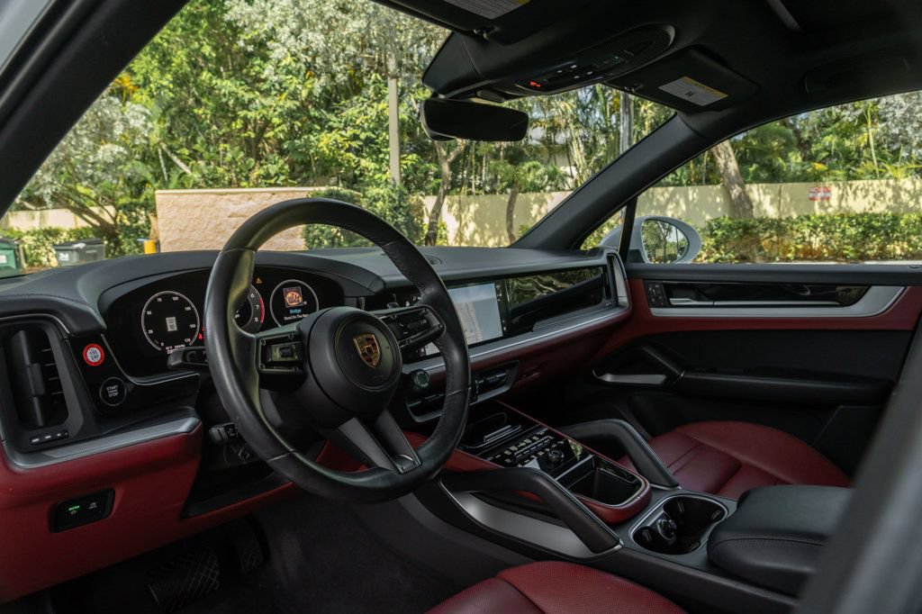 Used 2024 Porsche Cayenne AWD/4WD image 15
