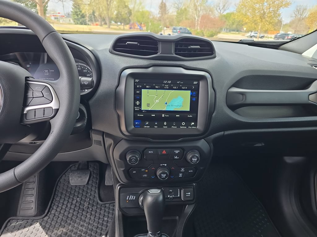 Used 2023 Jeep Renegade Latitude AWD/4WD image 19