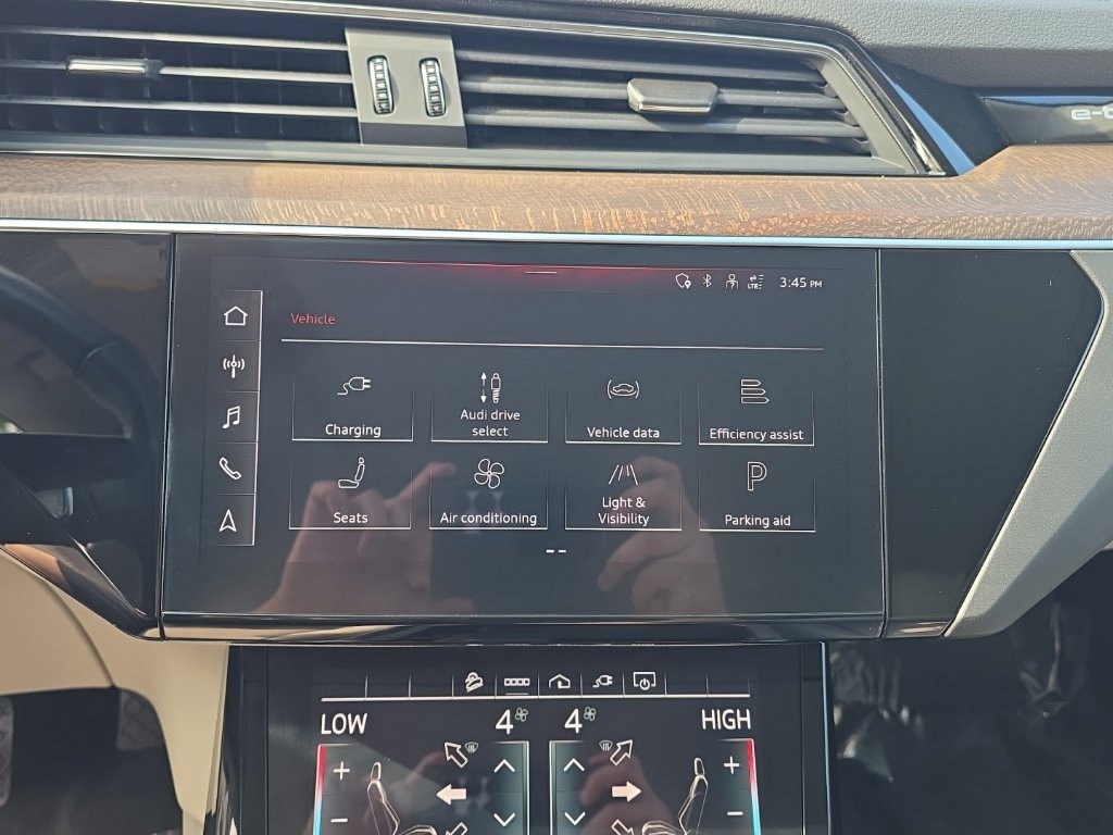 Used 2024 Audi Q8 e-tron Premium AWD/4WD image 18