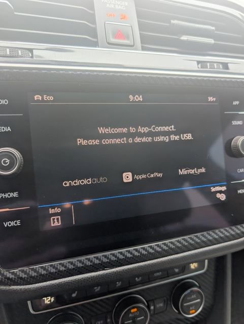 Used 2018 Volkswagen Tiguan SE w/ 3rd Row Seat Package image 46