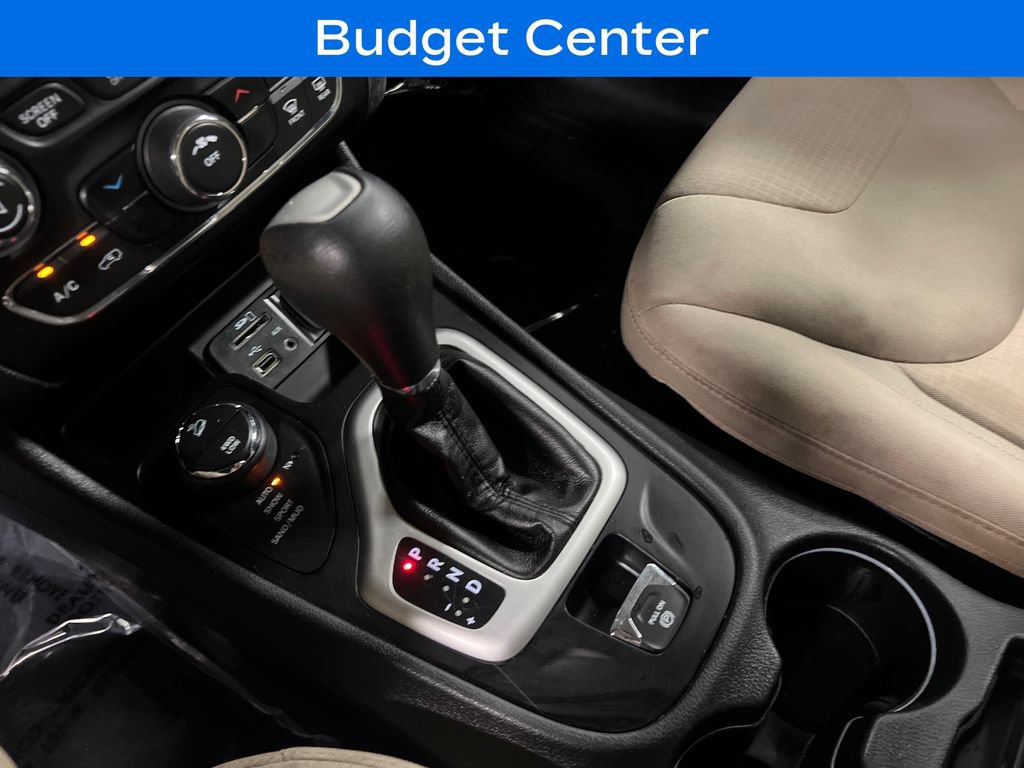 Used 2017 Jeep Cherokee Latitude w/ Safety/Convenience Group AWD/4WD image 24