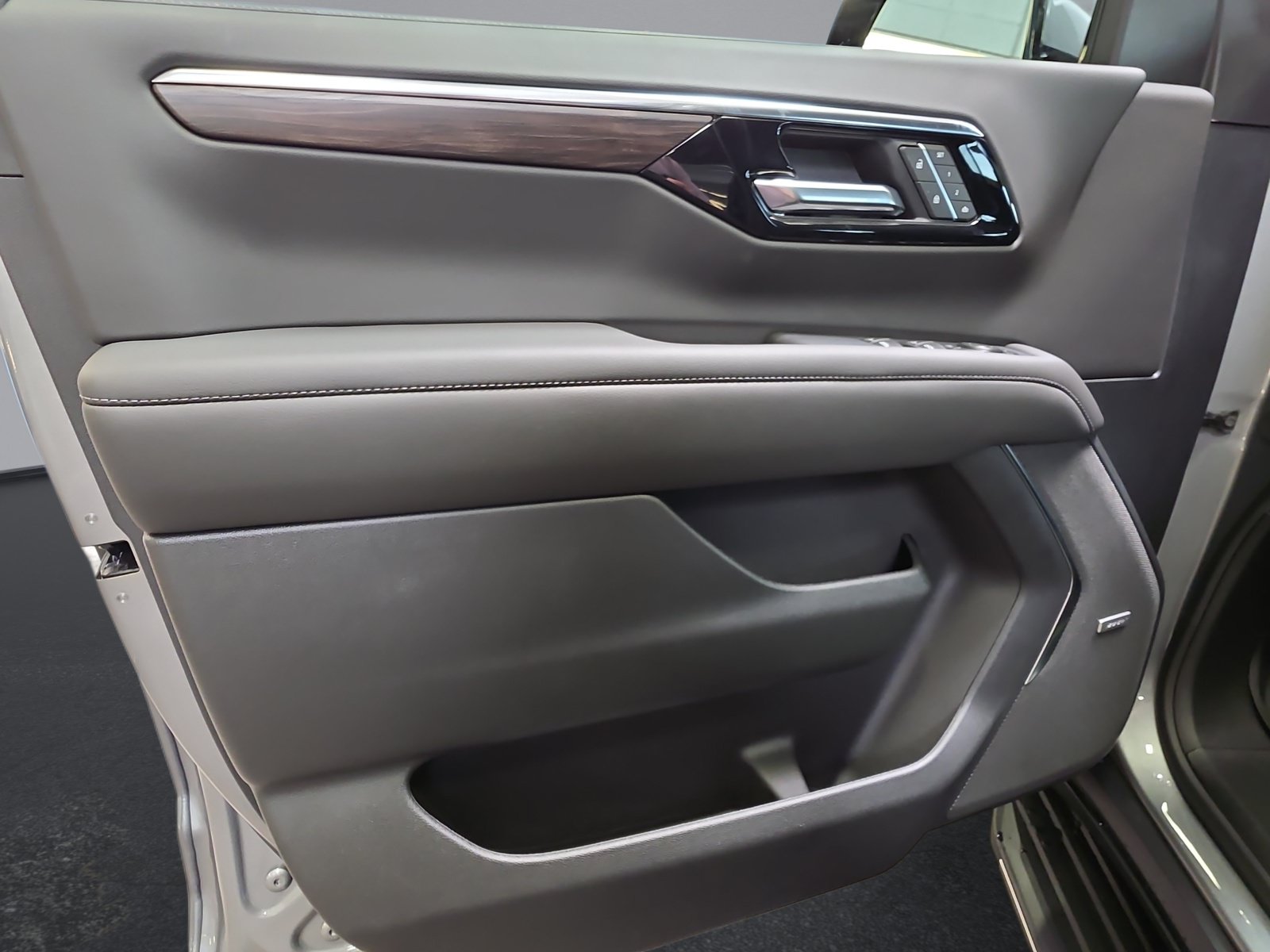 New 2026 Chevrolet Tahoe LT w/ Comfort Package AWD/4WD image 24