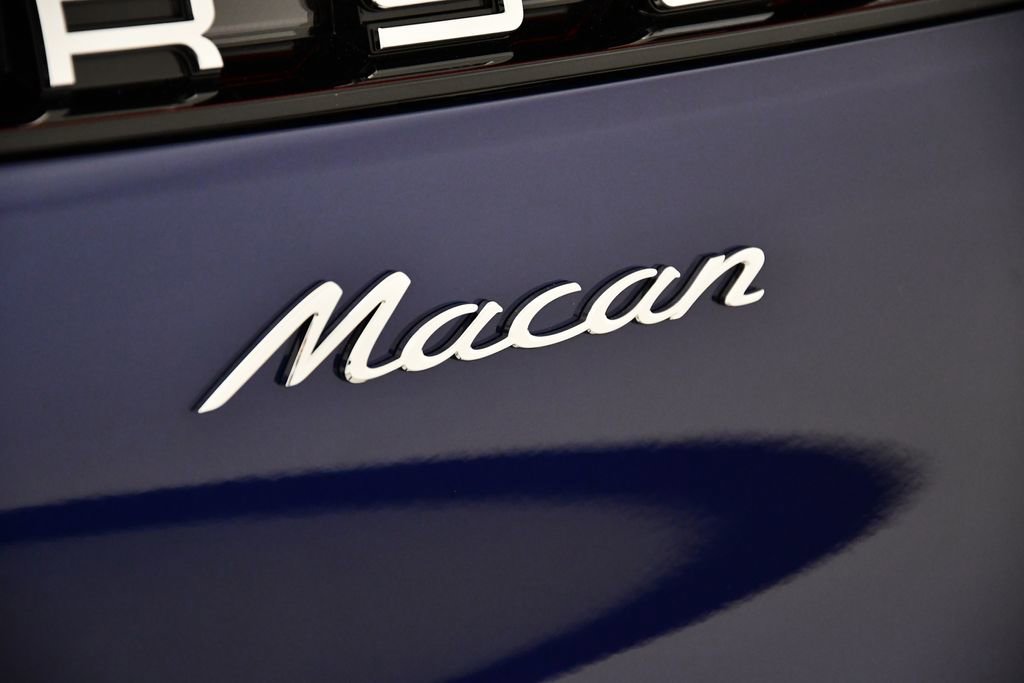 Used 2025 Porsche Macan image 11