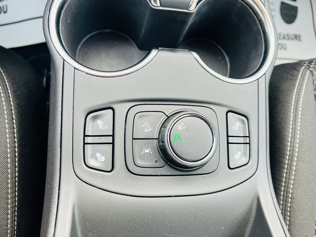 Used 2024 GMC Terrain SLE w/ Driver Convenience Package image 26