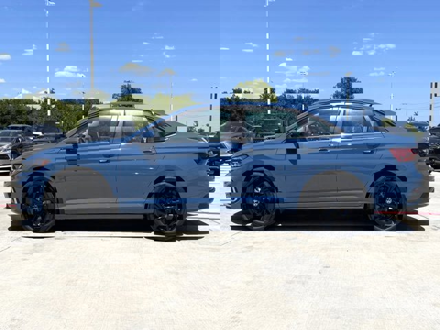New 2025 Volkswagen Jetta SE image 4