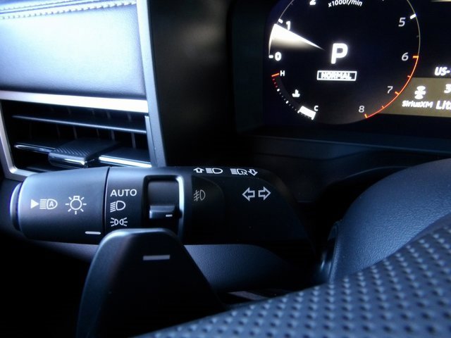 New 2025 Mitsubishi Outlander SE image 36