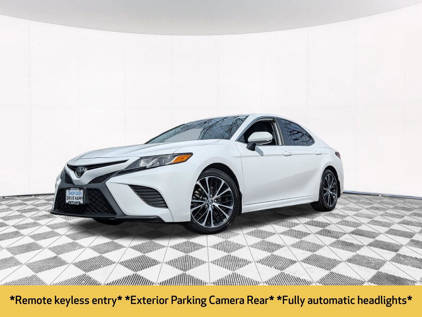 Used 2019 Toyota Camry SE image 2