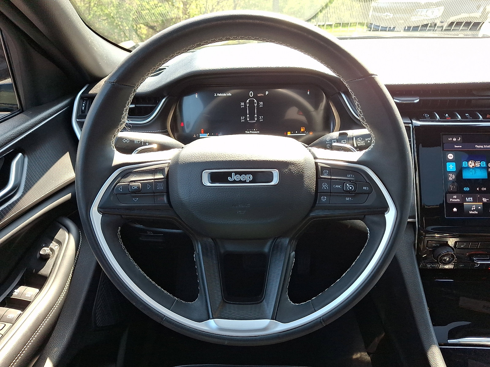 Used 2023 Jeep Grand Cherokee L Laredo image 20