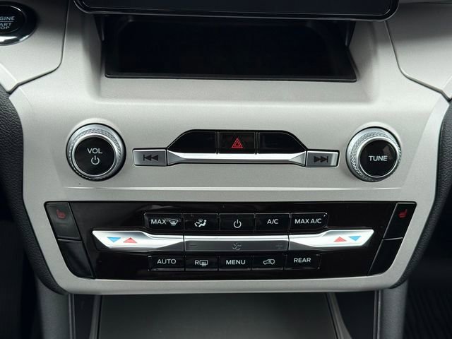 Certified 2024 Ford Explorer XLT AWD/4WD image 12
