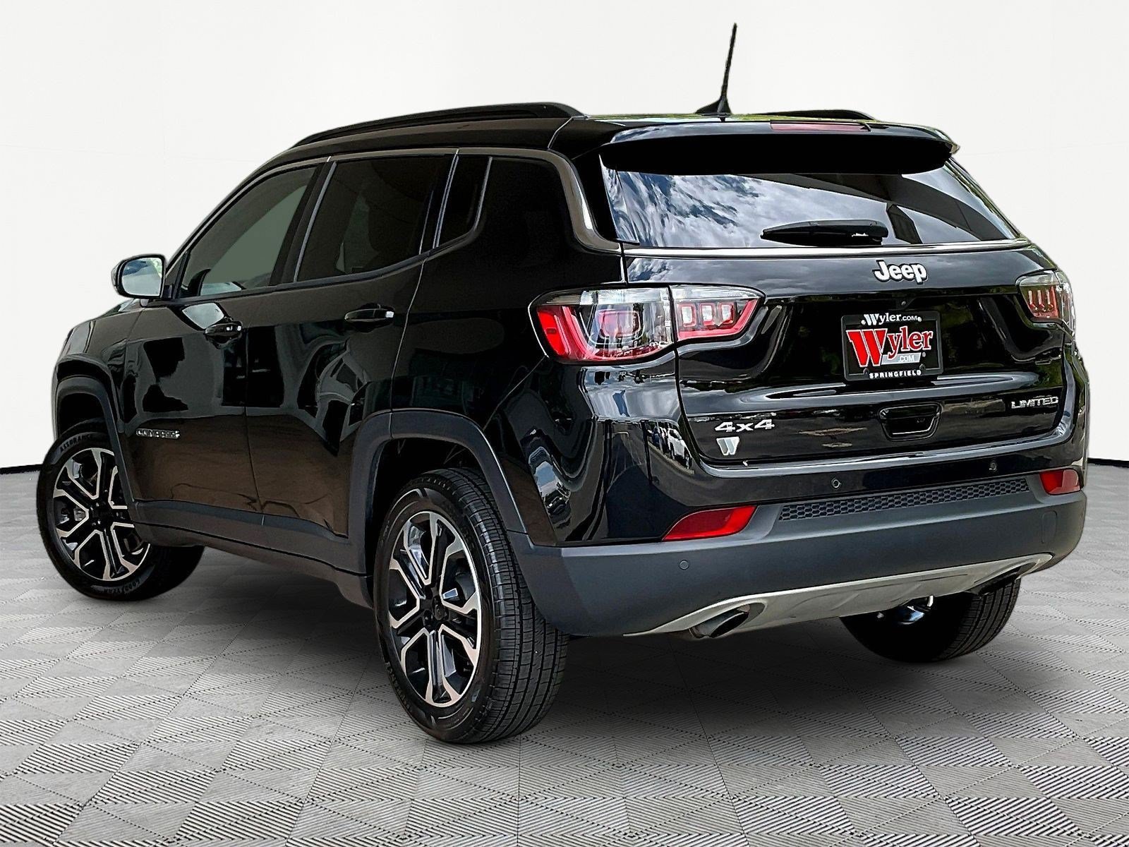 Used 2023 Jeep Compass Limited AWD/4WD image 4