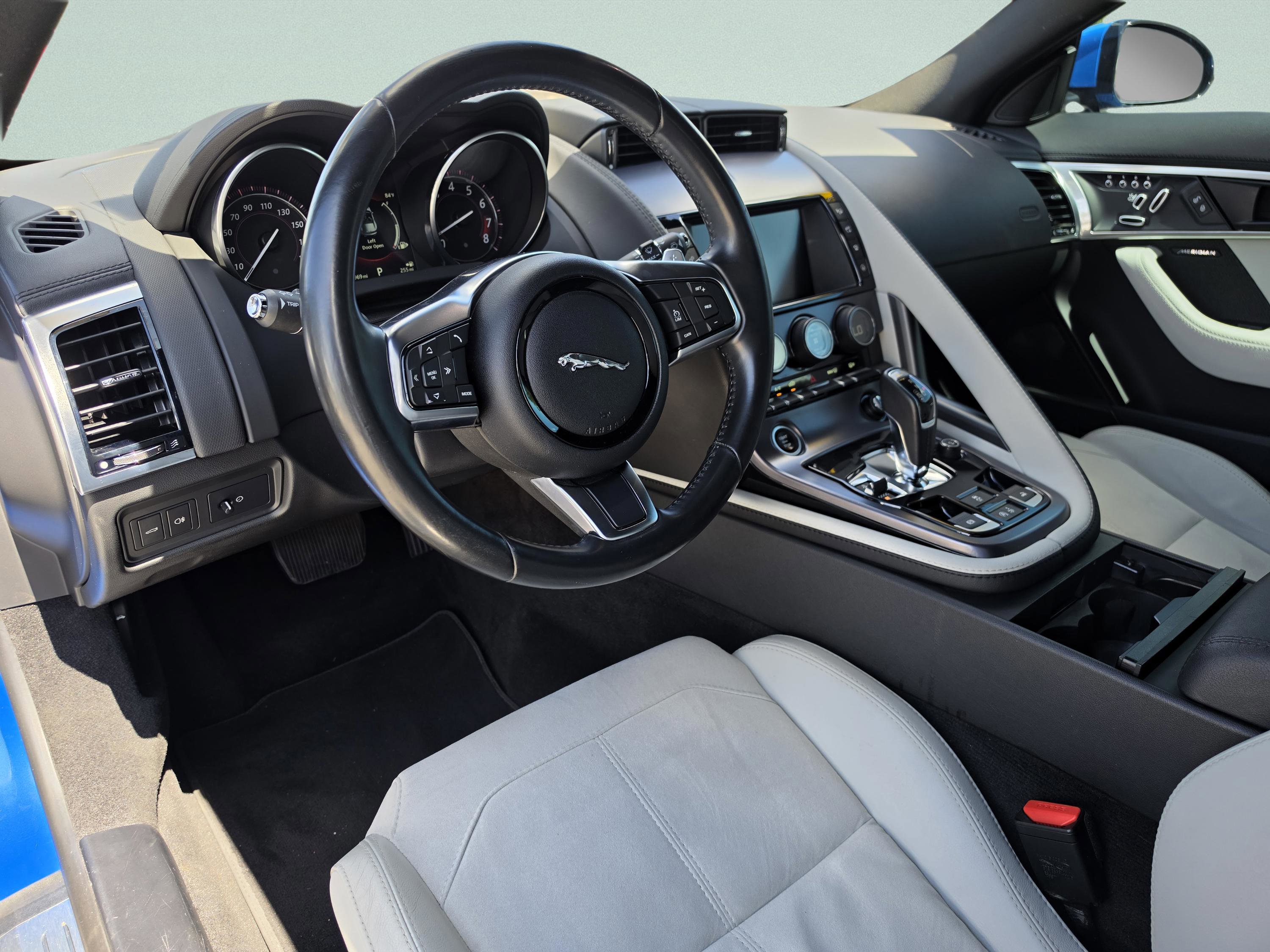 Used 2018 Jaguar F-TYPE Convertible image 17