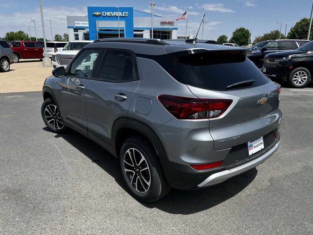 New 2025 Chevrolet TrailBlazer LT w/ LT Cold Weather Package FWD image 3