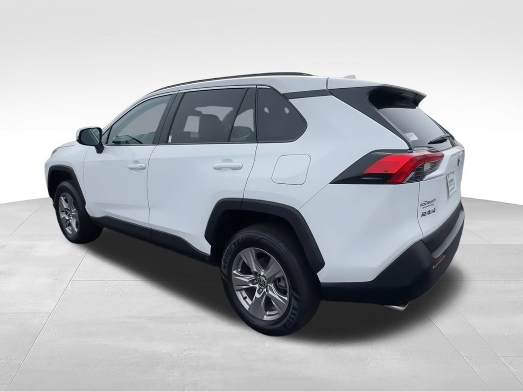 Used 2022 Toyota RAV4 XLE AWD/4WD image 7