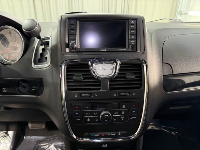 Used 2015 Chrysler Town & Country S w/ Driver Convenience Group FWD image 16