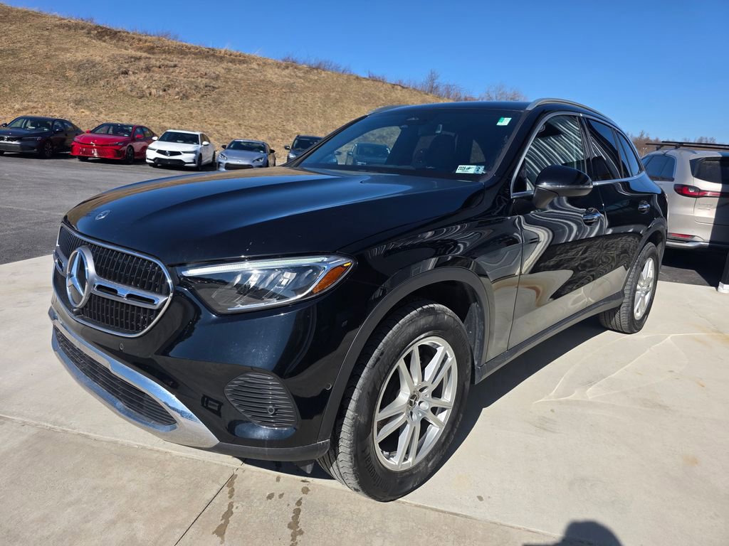 Used 2023 Mercedes-Benz GLC 300 4MATIC image 3
