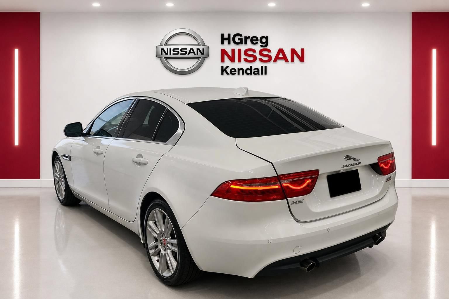 Used 2019 Jaguar XE Prestige AWD/4WD image 2